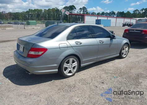 2011 Mercedes-Benz C 300 Luxury/Sport z USA, uszkodzony, nr VIN WDDGF5EB7BF632388